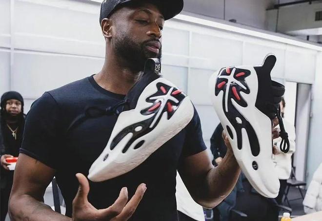 体育博主李平康：前国脚戴琳欠球迷钱不还，还辱骂对方 该球迷至今仍在病危中（体育博主李平康称前国脚戴琳拖欠球迷款并辱骂，当事球迷仍病危）