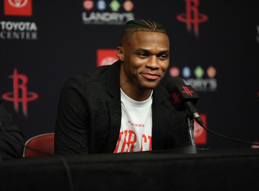 意甲最新动态：米兰锁定18岁新锋，国米仅落榜首一分（意甲焦点：AC米兰敲定18岁新前锋，国米距榜首仅差1分）