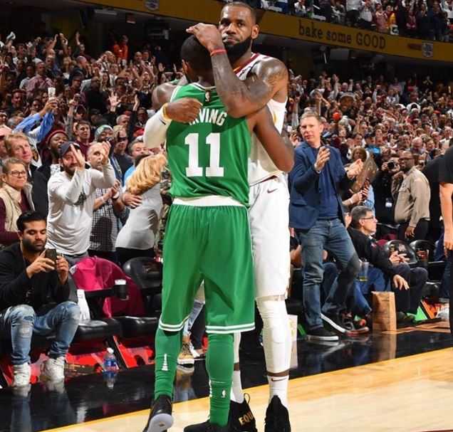 ATP年终总决赛｜阿尔卡拉斯又赢一次！提前锁定年终世界第一（ATP年终总决赛：阿尔卡拉斯再度取胜，提前锁定年终世界第一）