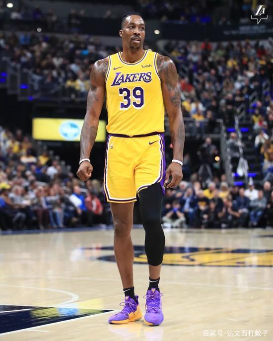 每体：巴萨考虑出售卡萨多并标价3000万欧，切尔西对他感兴趣（每体：巴萨拟以3000万欧出售卡萨多，切尔西有意引进）