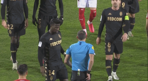 每体：特狮和什琴斯尼明夏恐离队，巴萨计划回收外租门将雅科（每体：特尔施特根与什琴斯尼或于明夏离队，巴萨考虑召回外租门将雅科）