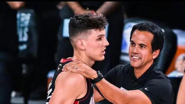 赫拉芬贝赫：我希望能继续和萨拉赫踢球，不知道未来会发生啥（赫拉芬贝赫：盼与萨拉赫继续并肩作战，未来走向尚未可知）